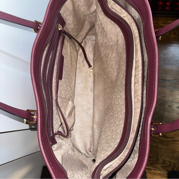 Michael Kors Jet Set Leather Computer Tote - Picture 7 of 12